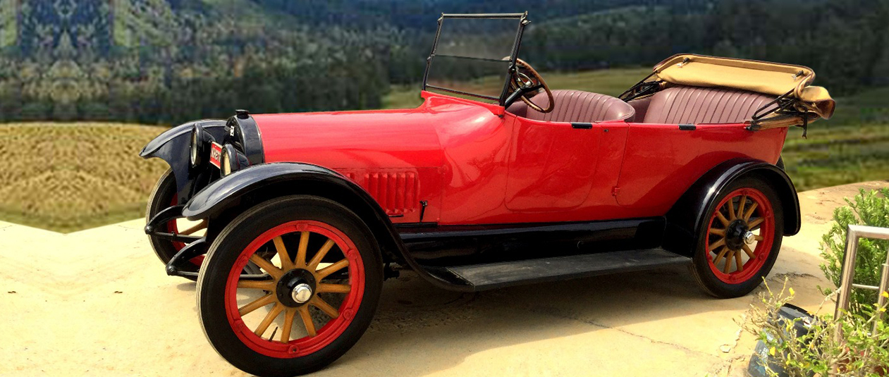 Dream Wedding in Chrysler CM 6, one of our vintage Wedding Car